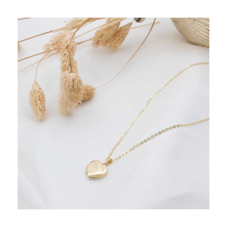 10K Gold Heart Locket Pendant Necklace